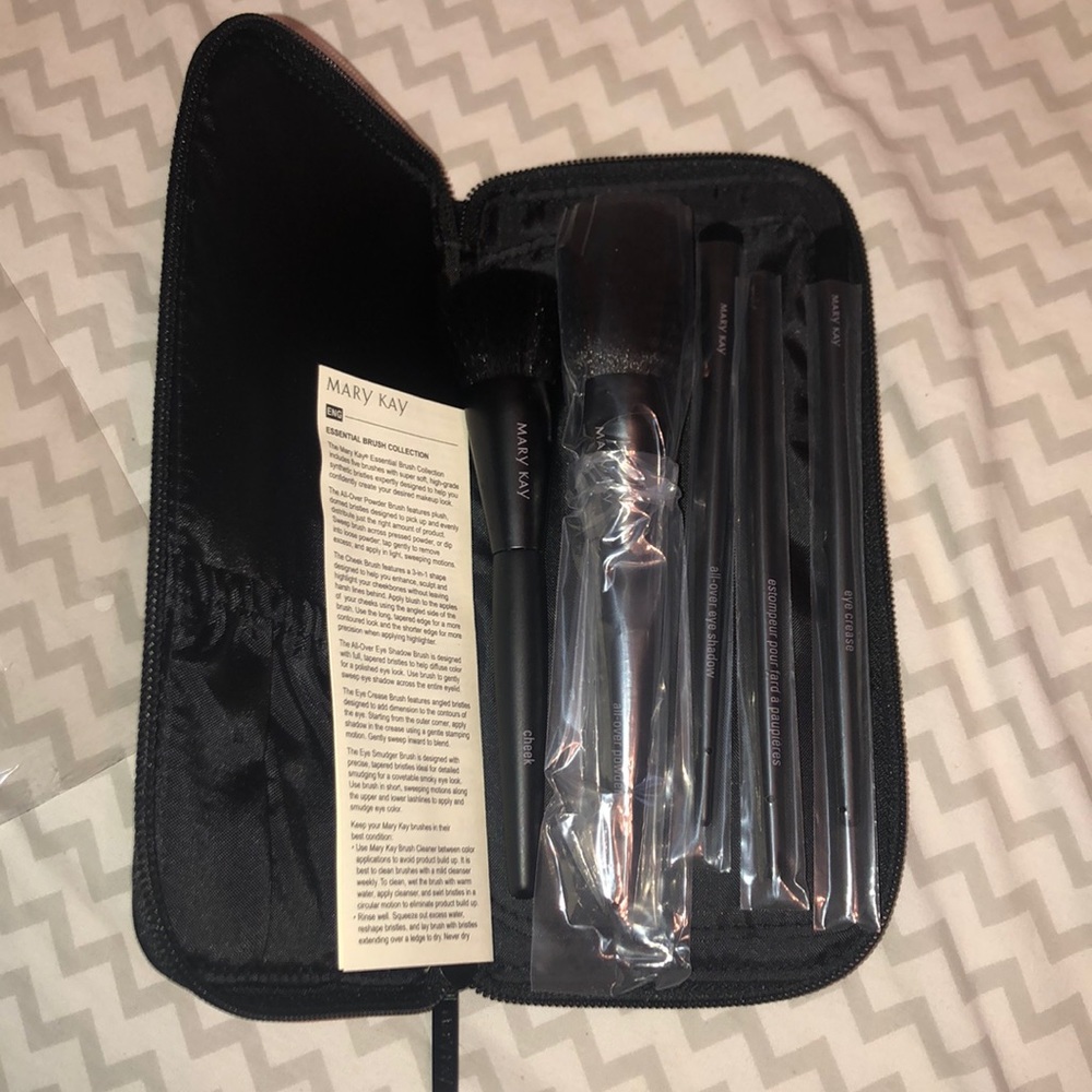 Essential brush collection